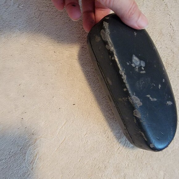 Gucci Large Black Sunglasses Case in Flawed Condition - Picture 10 of 10